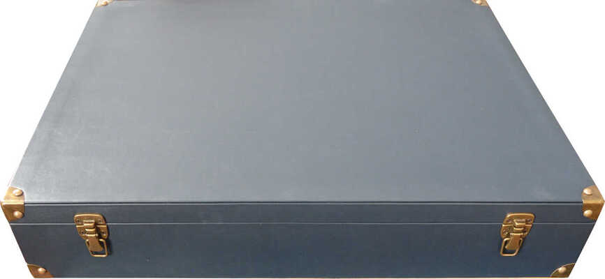 Малютин Сергей Васильевич, Богданов Иван Петрович, Рерберг Фёдор Иванович, Корин Алексей Михайлович, Мешков Василий Никитич, Маковский Александр Владимирович, Киселёв Александр Александрович, Трояновский Иосиф Иванович, Турлыгин Яков Прокопьевич, Гугунава Иван Георгиевич, Батурин Виктор Павлович, Танский Чеслав А., Крылов Иван Иванович, Киплик Дмитрий Иосифович, Левитан Адольф (Авель) Ильич, Синцов Андрей Андреевич, Перов Владимир Васильевич, Тарбеев К. К., Шестёркин Михаил Иванович, Комаров Валентин Павлович, Грандковский Николай Карпович, Переплетчиков Василий Васильевич, Коровин Пётр Иванович. Памятный альбом в кожаном переплете с золотым абрисом 